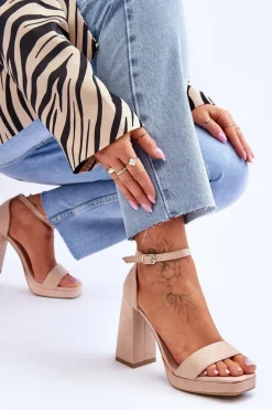 Modne Zamszowe Sandałki Na Kwadratowym Obcasie Beżowe Merila