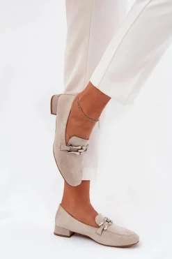 Mokasyny Z Ozdobą Na Delikatnym Obcasie Eko Zamszowe Jasnobeżowe Pillitha