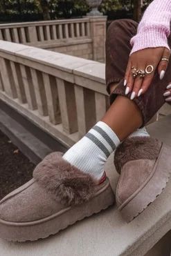 Śniegowce Damskie Na Platformie Z Futerkiem I Haftem Ciemnobeżowe Querina