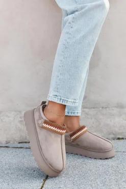 Śniegowce Damskie Niskie Z Ruchomym Paskiem I Haftem Na Platformie Ciemnobeżowe Lyrisse