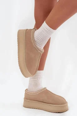 Niskie Zamszowe Śniegowce Damskie Z Haftem Na Platformie Vinceza 97960 Beżowe