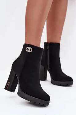 Ocieplane Botki Damskie Na Słupku Z Ozdobnym Detalem Czarne Vessara