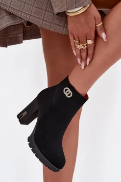 Ocieplane Botki Damskie Na Słupku Z Ozdobnym Detalem Czarne Vessara