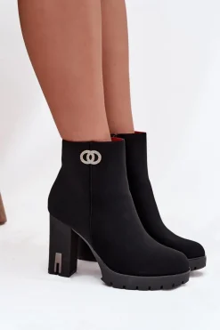Ocieplane Botki Damskie Na Słupku Z Ozdobnym Detalem Czarne Vessara