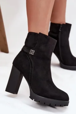 Ocieplane Botki Damskie Na Słupku Z Ozdobnym Paskiem Czarne Zayna