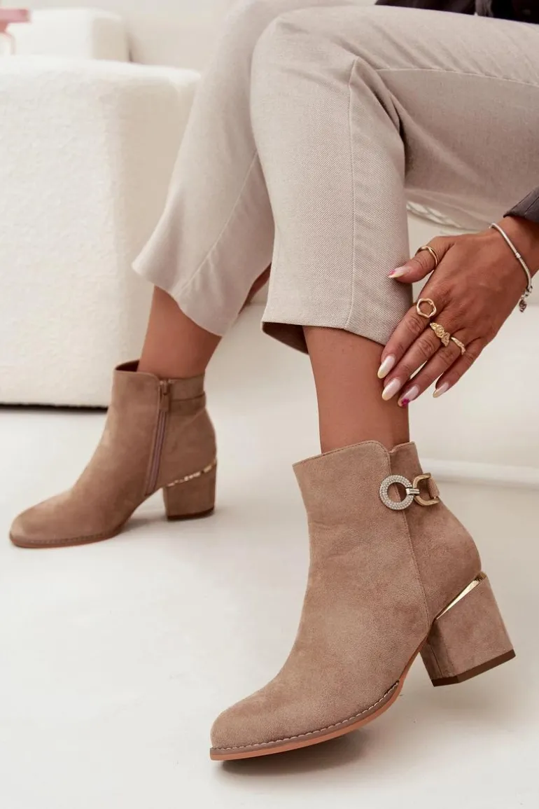 Ocieplane Botki Damskie Ze Złotymi Detalami Na Słupku Beżowe Dorisse