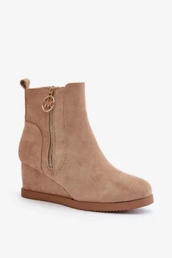 Ocieplane Botki Na Koturnie Z Ozdobnym Zamkiem Eko Zamszowe Ciemnobeżowe Leretha