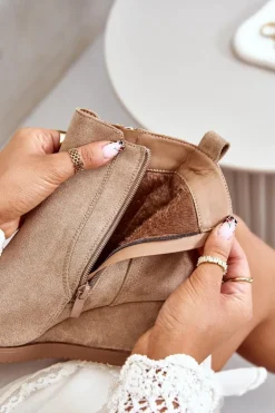 Ocieplane Botki Na Koturnie Z Ozdobnym Zamkiem Eko Zamszowe Ciemnobeżowe Leretha