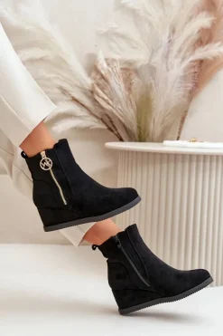 Ocieplane Botki Na Koturnie Z Ozdobnym Zamkiem Eko Zamszowe Czarne Leretha