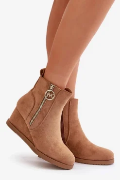 Ocieplane Botki Na Koturnie Z Ozdobnym Zamkiem Eko Zamszowe Camel Leretha