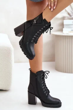 Ocieplane Botki Na Słupku Ze Złotym Detalem Czarne Ivarisse