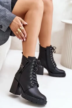 Ocieplane Botki Na Słupku Ze Złotym Detalem Czarne Ivarisse