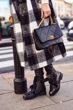 Ocieplane Botki Z Metalowymi Perełkami I Wstążką Czarne Perla