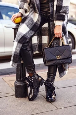 Ocieplane Botki Z Metalowymi Perełkami I Wstążką Czarne Perla