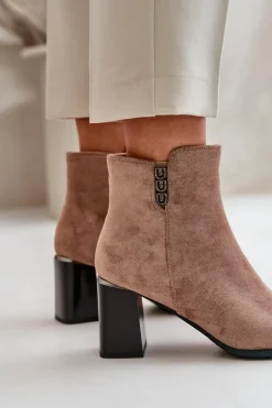 Ocieplane Eko Zamszowe Botki Damskie Na Słupku Zapinane Na Zamek Brązowe Erillia