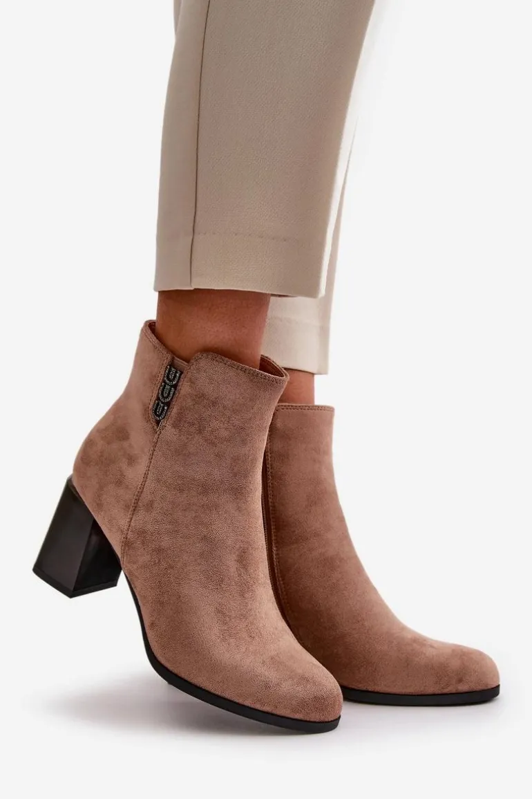 Ocieplane Eko Zamszowe Botki Damskie Na Słupku Zapinane Na Zamek Brązowe Erillia