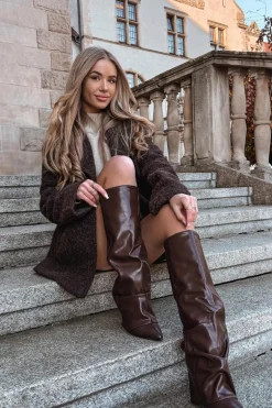 Ocieplane Kozaki Damskie Z Wywiniętą Cholewką Na Słupku Czekoladowe Elivira