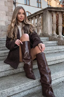 Ocieplane Kozaki Damskie Z Wywiniętą Cholewką Na Słupku Czekoladowe Elivira