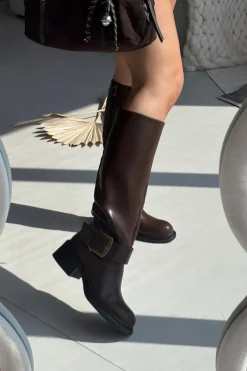 Ocieplane Kozaki Damskie Na Klocku Z Klamrą Czekoladowe Raphaela