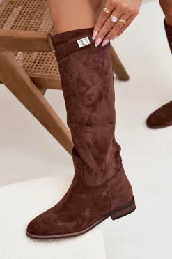Ocieplane Kozaki Damskie Na Płaskim Obcasie Z Paskiem I Srebrnym Detalem Brązowe Geraline