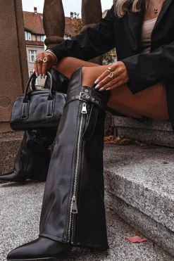 Ocieplane Kozaki Damskie Za Kolano Na Słupku Z Paskiem Klamrą I Srebrnym Zamkiem Czarne Reisa