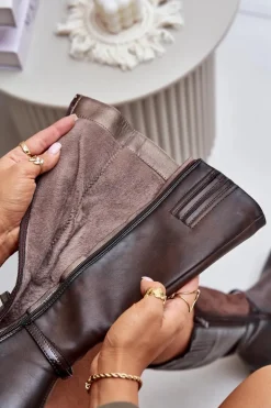 Ocieplane Kozaki Na Płaskim Obcasie Z Ozdobną Klamrą Brązowe Leatharia