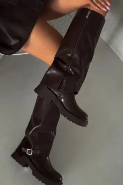 Ocieplane Kozaki Z Wywiniętą Cholewką I Klamrą Czekoladowe Fiorae