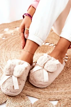 Papcie Futrzane Z Pomponami Beżowe Pamppy