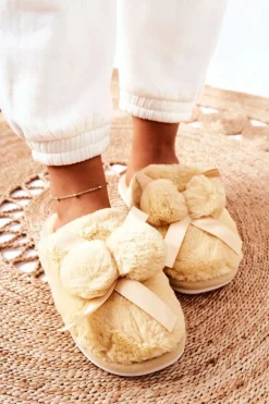 Papcie Futrzane Z Pomponami Żółte Pamppy