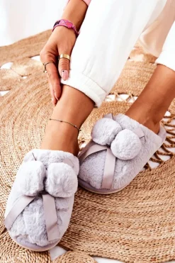 Papcie Futrzane Z Pomponami Szare Pamppy