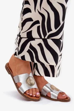 Płaskie Klapki Damskie Z Ozdobnym Detalem Srebrne Oferry