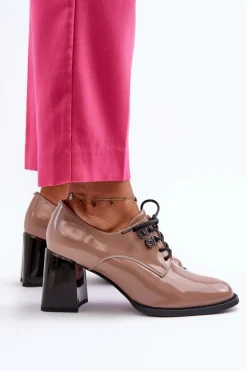 Półbuty Damskie Lakierowane Na Słupku Beżowe Nelione