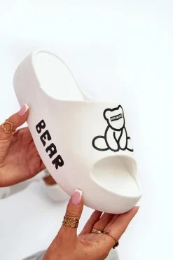 Piankowe Klapki Damskie Na Masywnej Podeszwie Z Misiem Białe Lamira