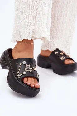 Piankowe Klapki Damskie Na Masywnej Platformie Ze Złotymi Przypinkami Czarne Ivoriel