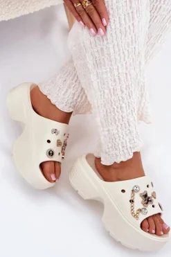 Piankowe Klapki Damskie Na Masywnej Platformie Ze Złotymi Przypinkami Ecru Ivoriel