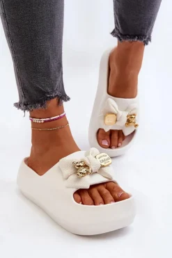 Piankowe Klapki Damskie Z Kokardą Białe Salessa