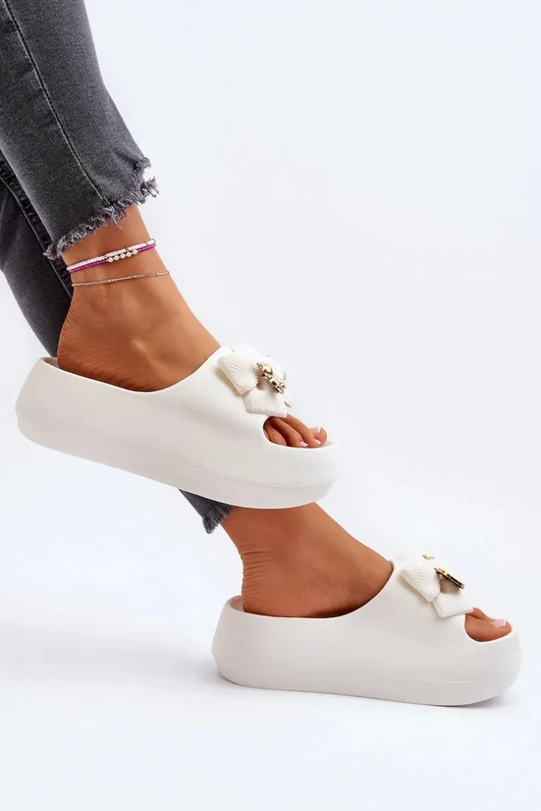 Piankowe Klapki Damskie Z Kokardą Białe Salessa