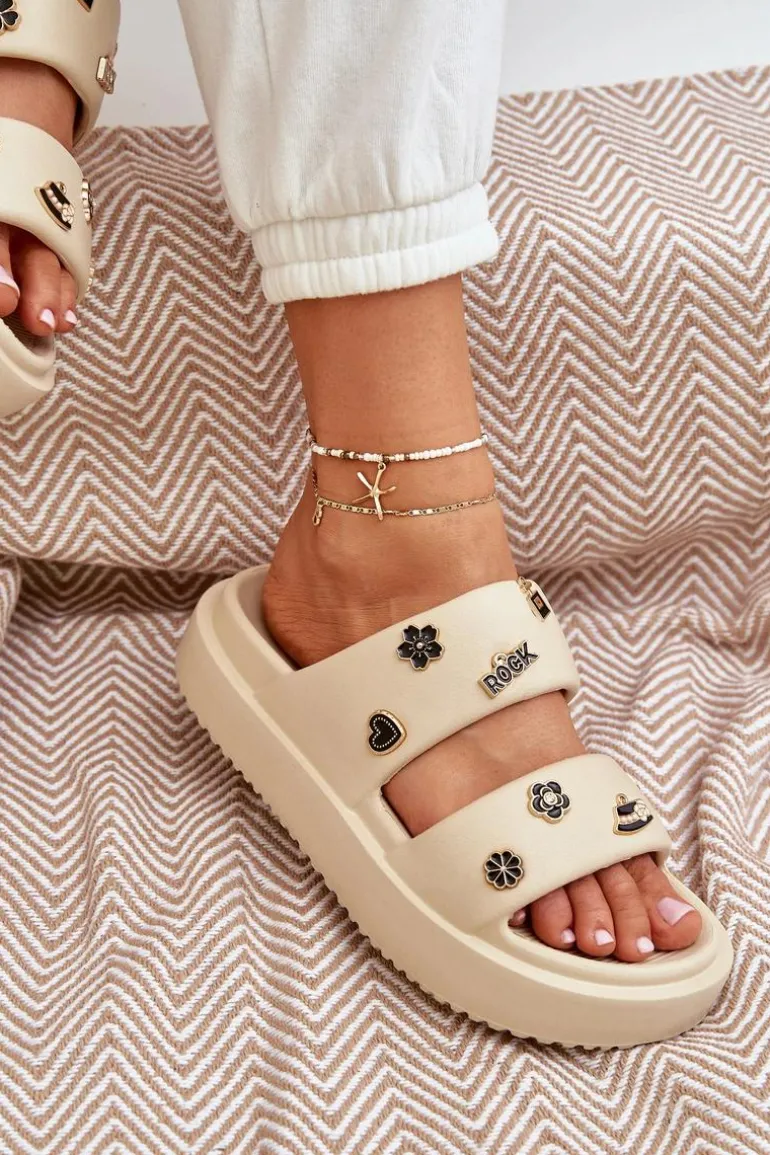 Piankowe Klapki Damskie Z Przypinkami Beżowe Ravanala