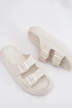 Piankowe Klapki Damskie Z Klamrami Vinceza 76056 Białe