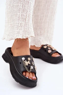 Piankowe Klapki Damskie Ze Złotymi Przypinkami Czarne Hortiana