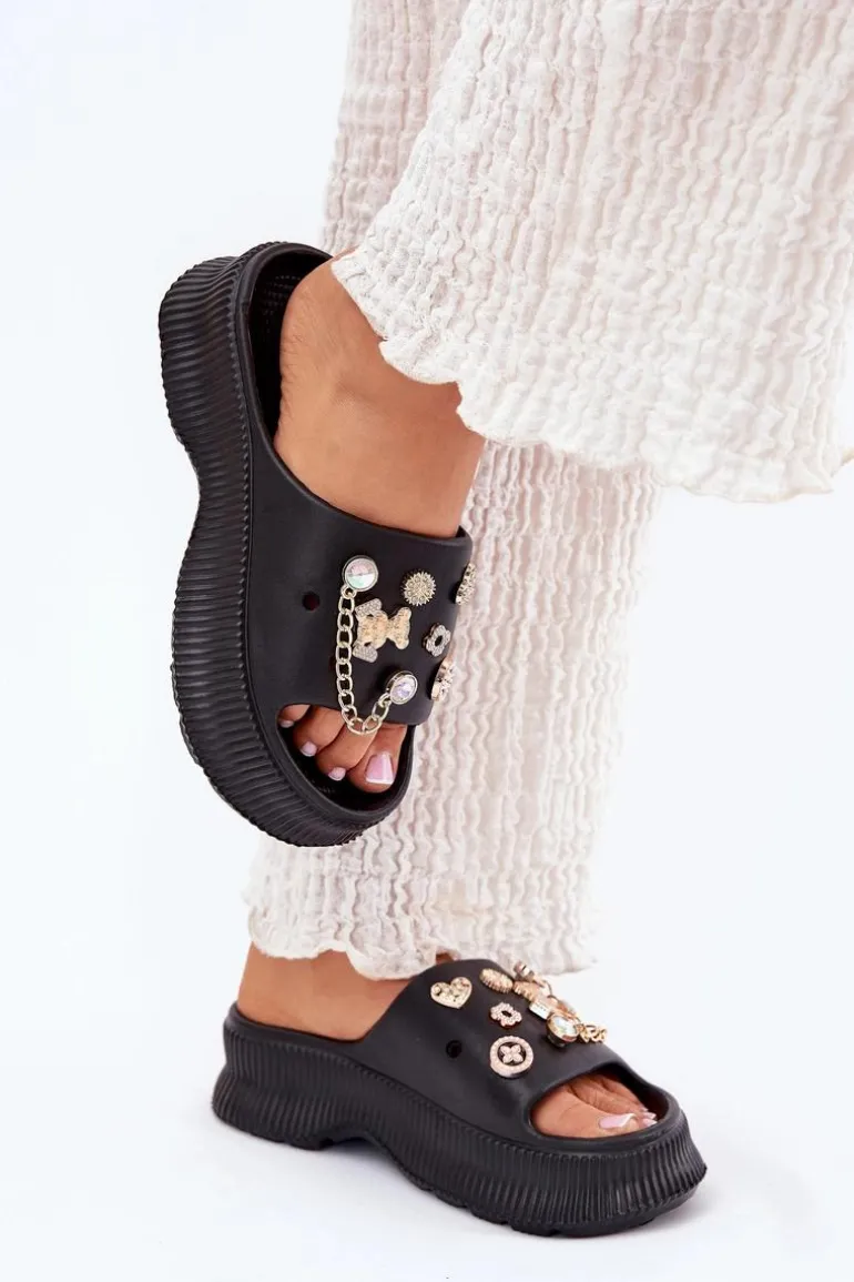 Piankowe Klapki Damskie Ze Złotymi Przypinkami Czarne Hortiana