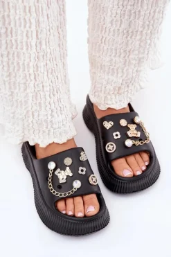 Piankowe Klapki Damskie Ze Złotymi Przypinkami Czarne Hortiana