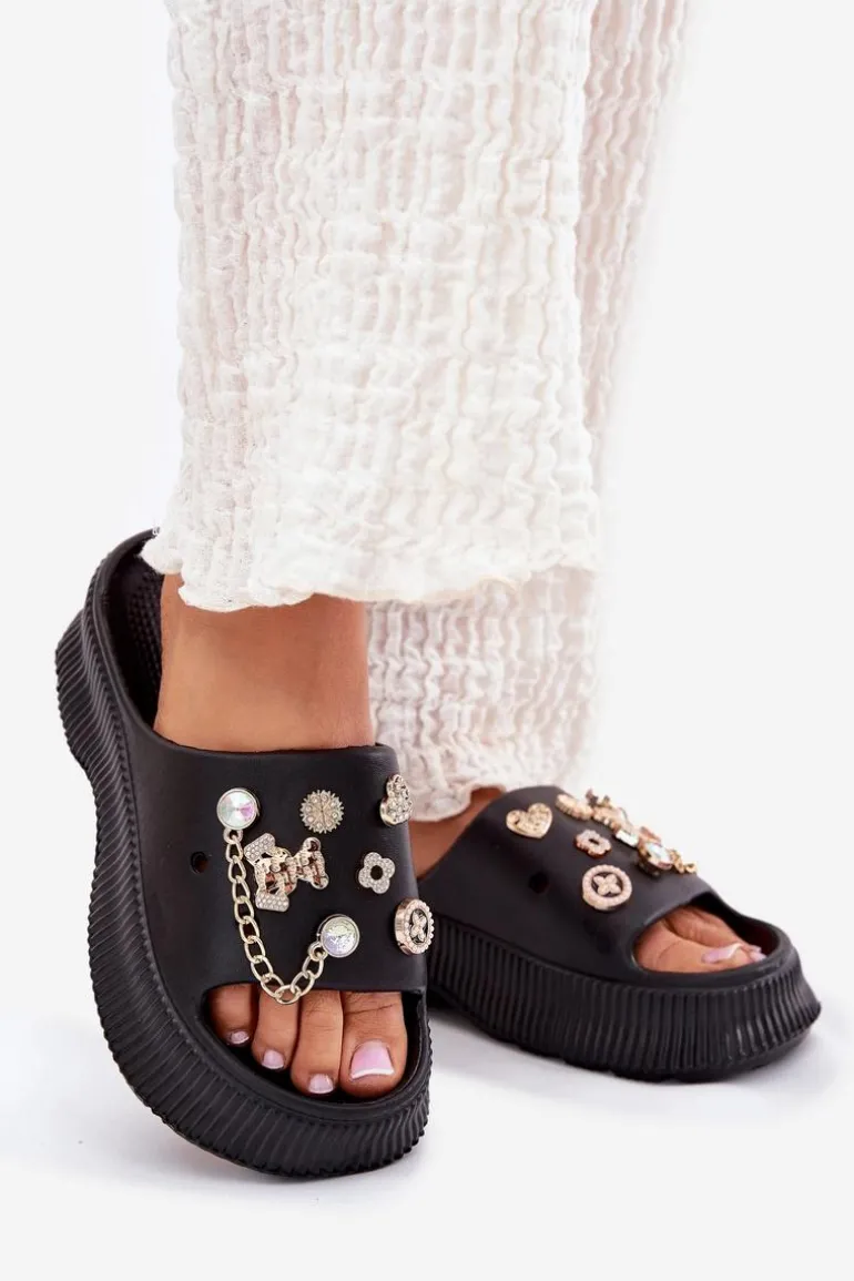 Piankowe Klapki Damskie Ze Złotymi Przypinkami Czarne Hortiana