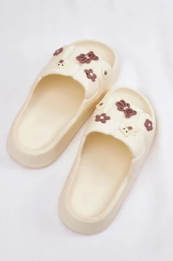 Piankowe Klapki Z Przypinkami Ecru Redienna