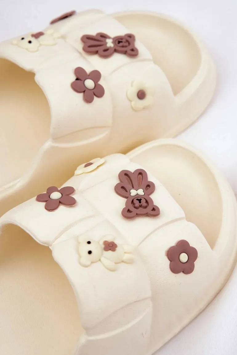 Piankowe Klapki Z Przypinkami Ecru Redienna