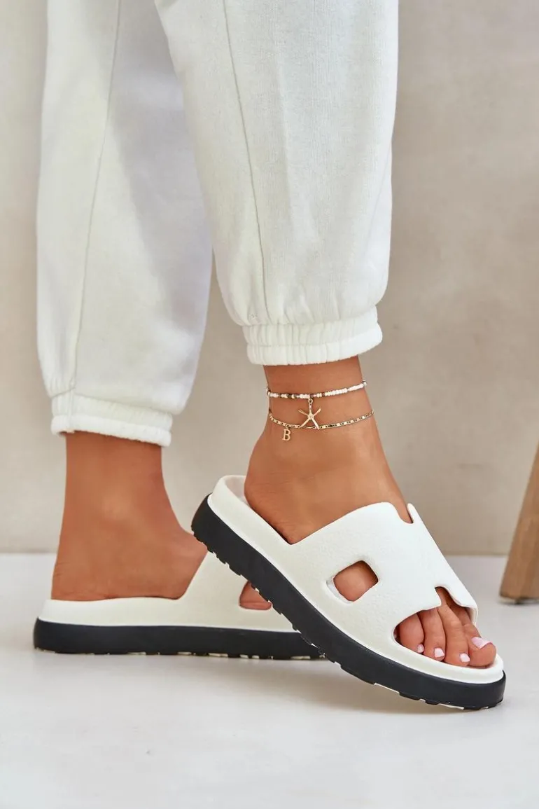 Piankowe Klapki Z Wycięciami Białe Neladith