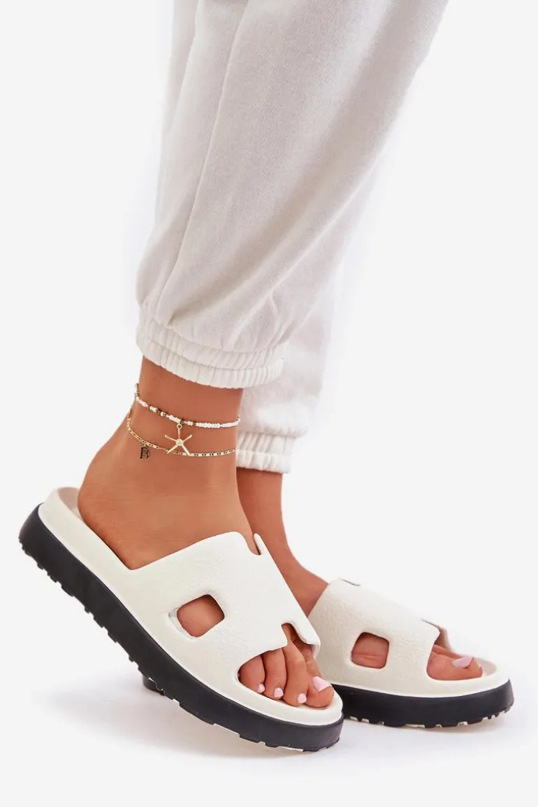 Piankowe Klapki Z Wycięciami Białe Neladith