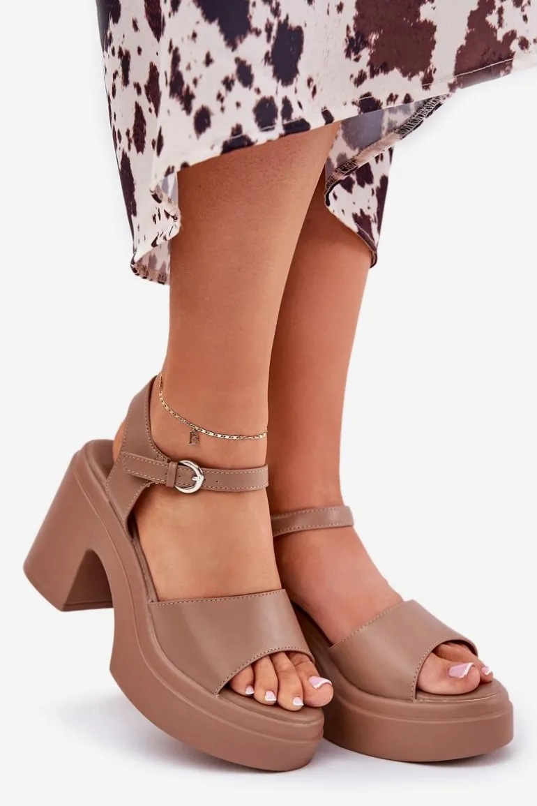 Sandały Damskie Na Masywnym Słupku I Platformie Z Eko Skóry Ciemnobeżowe Korlevia