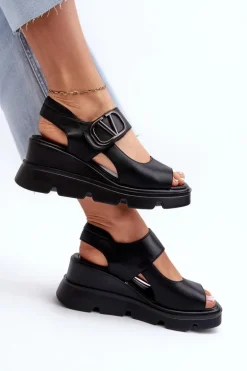 Sandały Damskie Na Koturnie I Platformie Z Eko Skóry Czarne Triaola