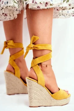 Sandały Damskie Na Koturnie Wiązane Żółte Belleza
